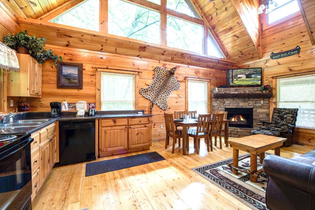 Cabin Of Dreams, 3 Bedroom Water View, Wifi, Hot Tub, Pool Table, Sleep 8 Sevierville Εξωτερικό φωτογραφία