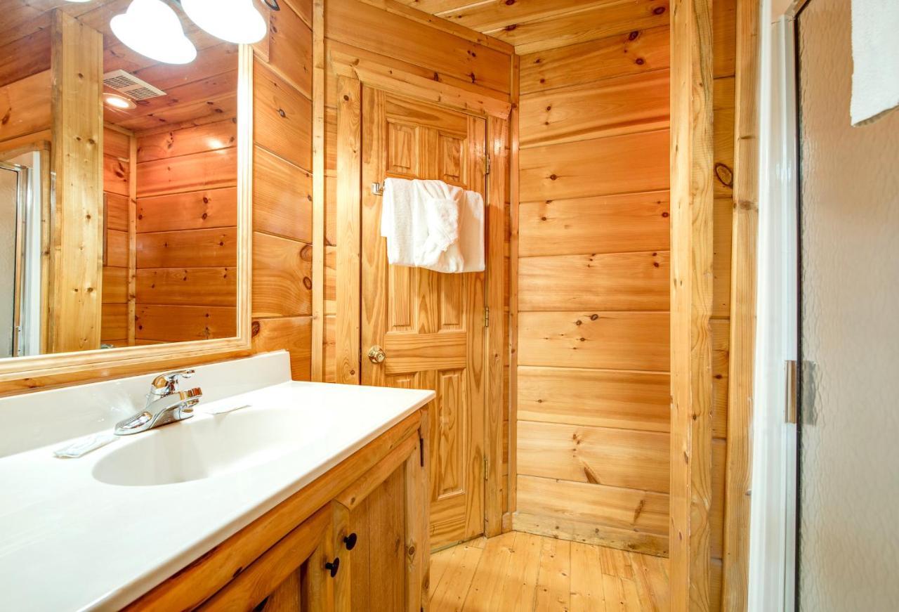 Cabin Of Dreams, 3 Bedroom Water View, Wifi, Hot Tub, Pool Table, Sleep 8 Sevierville Εξωτερικό φωτογραφία